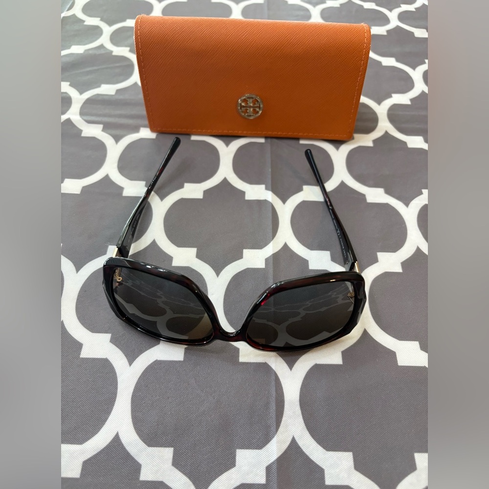 Tory Burch TY 9028 Oversized Polarized Tortoise Sunglasses - Picture 3 of 8